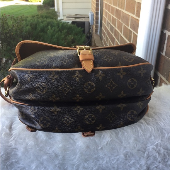 Sold Authentic Louis Vuitton Monogram Canvas Samur - Picture 7 of 8
